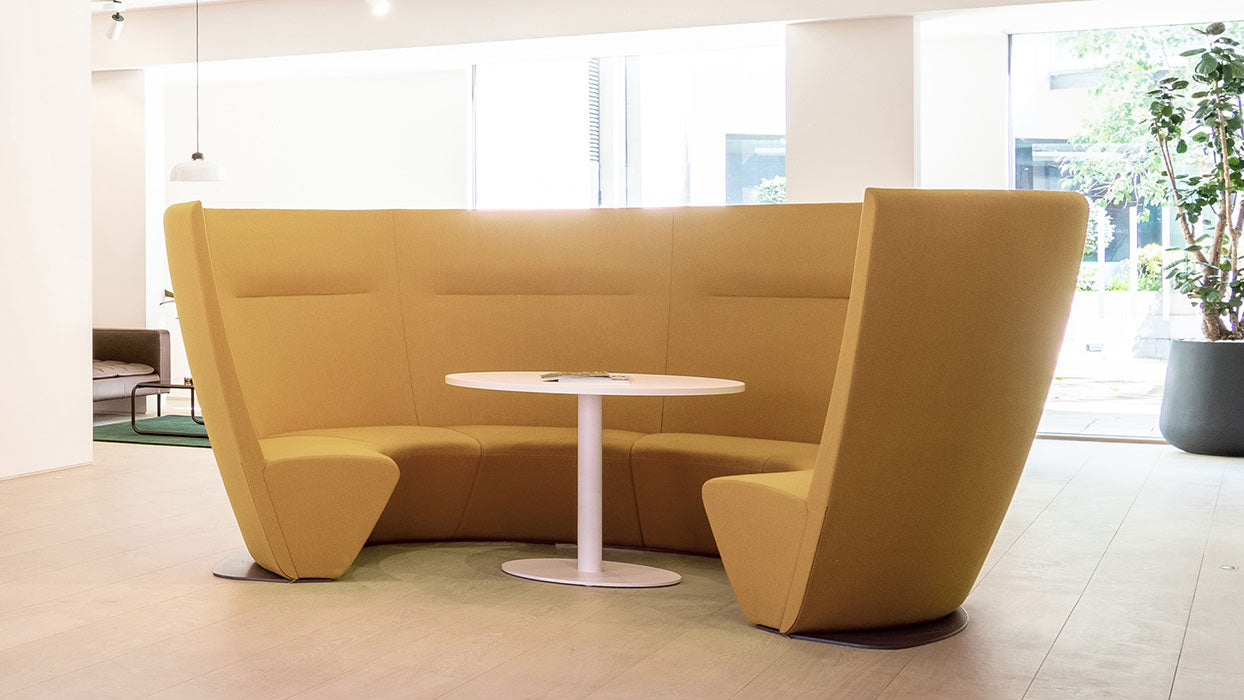 Cured Office Sofa with Modern Modular Office Sofa with Integrated Privacy Panel, Ideal for Open Workspaces