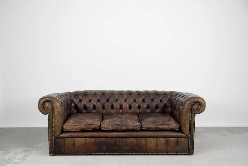 3 Seater chesterfield Tufted sofa Modern Design Made in Leatherette Durable & Comfortable for living Room