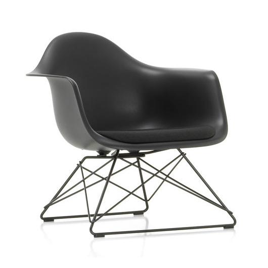 Lounge Chair Upholstered in Fabric Luxurious and Comfortable durable Design legs Metal leg base with powder coating -Black