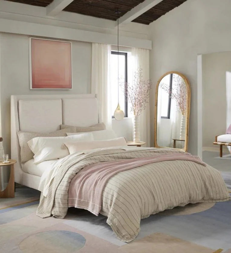 King-Size Velvet Bed – Elegant Upholstery, Padded Headboard with Button Solid Wood Frame & Luxurious for Modern Bedrooms