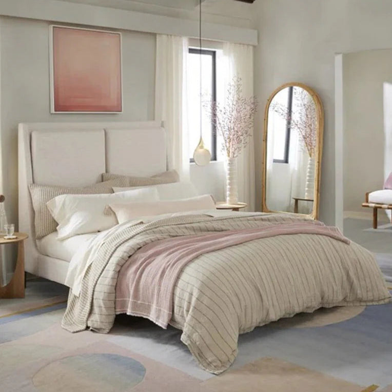 King-Size Velvet Bed – Elegant Upholstery, Padded Headboard with Button Solid Wood Frame & Luxurious for Modern Bedrooms