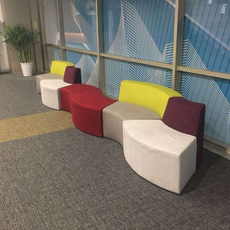 Curved Shaped Office Sofa with Modern Designs and Modular Sofa Pod for Focused Work
