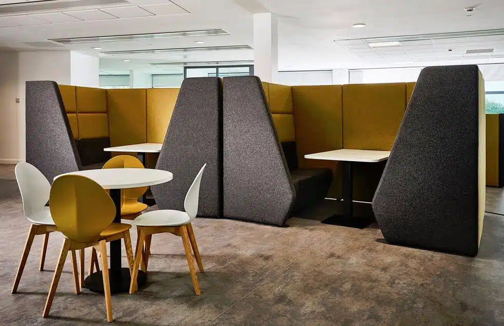 4-Seater Office Sofa with High-Back Privacy Panels, Modern Workspace Seating Solution