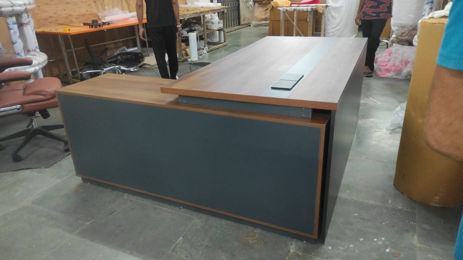 Director L-Shape Table Luxury Modern Office Desk Made in Plywood with Side unit drawers and Openable Storage & Pedestal - Walnut