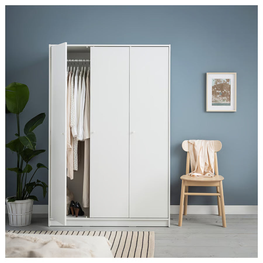 Wardrobe in Solid Wood with 3 Doors and Hanging Rod – Spacious Storage Unit
