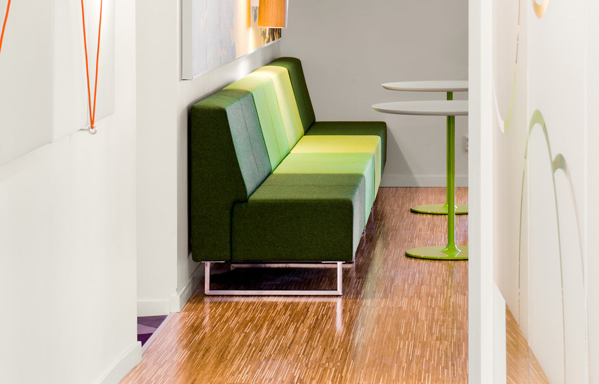 3-Seater Office Sofa with Clean and a Minimalist Aesthetic, Made to Fit Seamlessly into Modern Workplace Designs