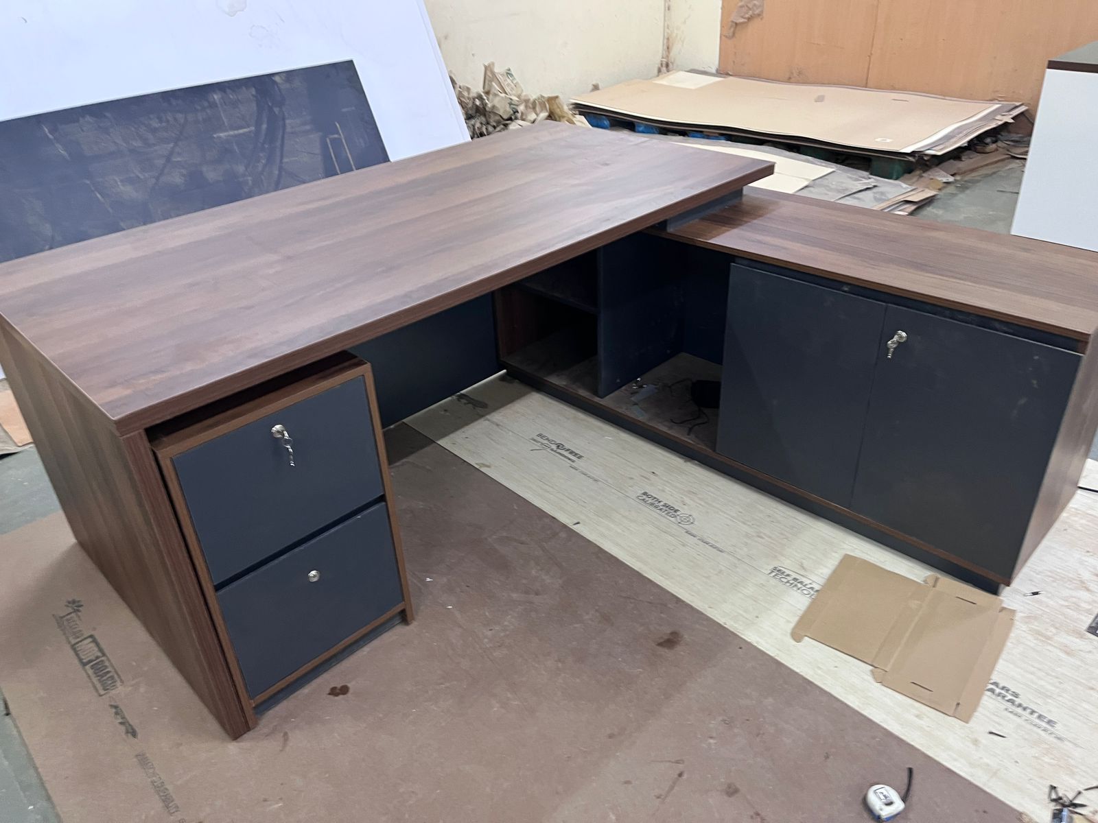 Director L-Shape Table Luxury Modern Office Desk Made in Plywood with Side unit drawers and Openable Storage & Pedestal - Walnut