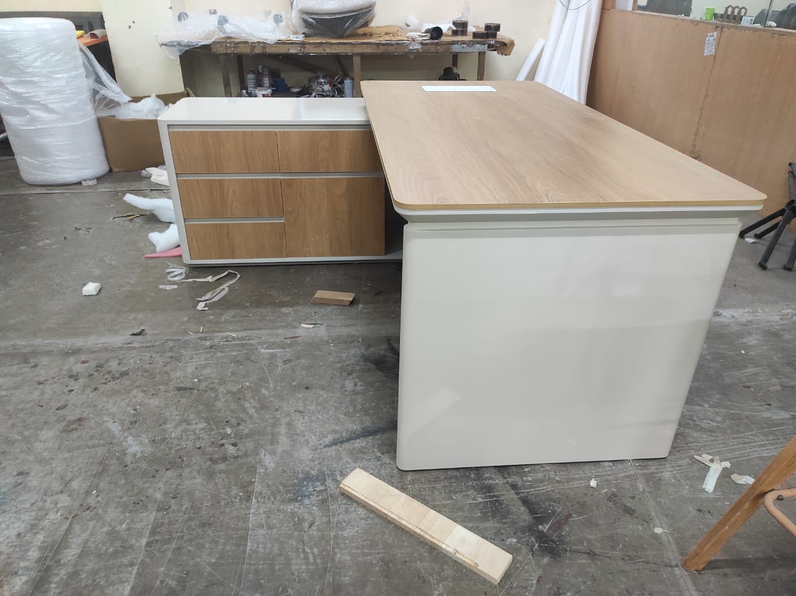 Director L-Shape Office Table Luxury Design and side Unit with Side unit, Wire Management, and  Golden Sandal Wood & Seagull Gray