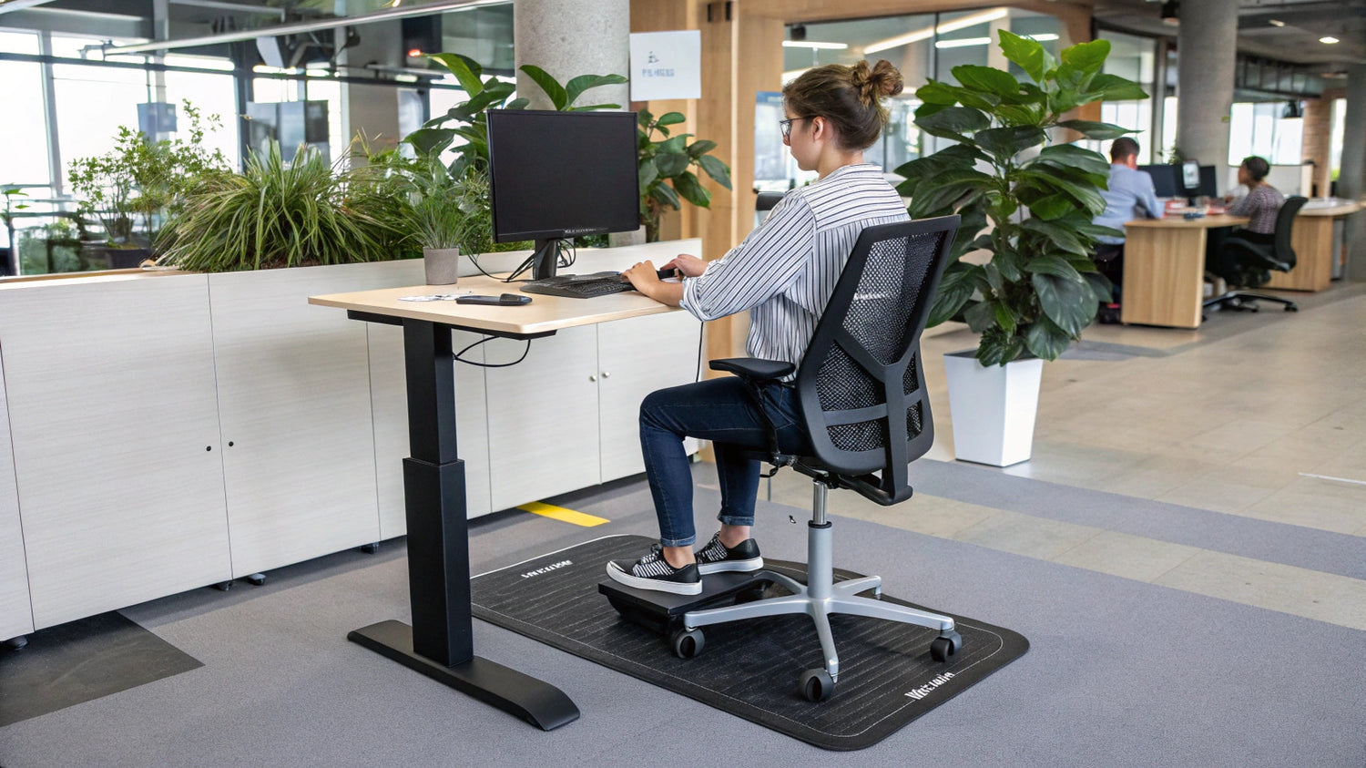 Is Your Office Desk Causing Back Pain? Fix It Today