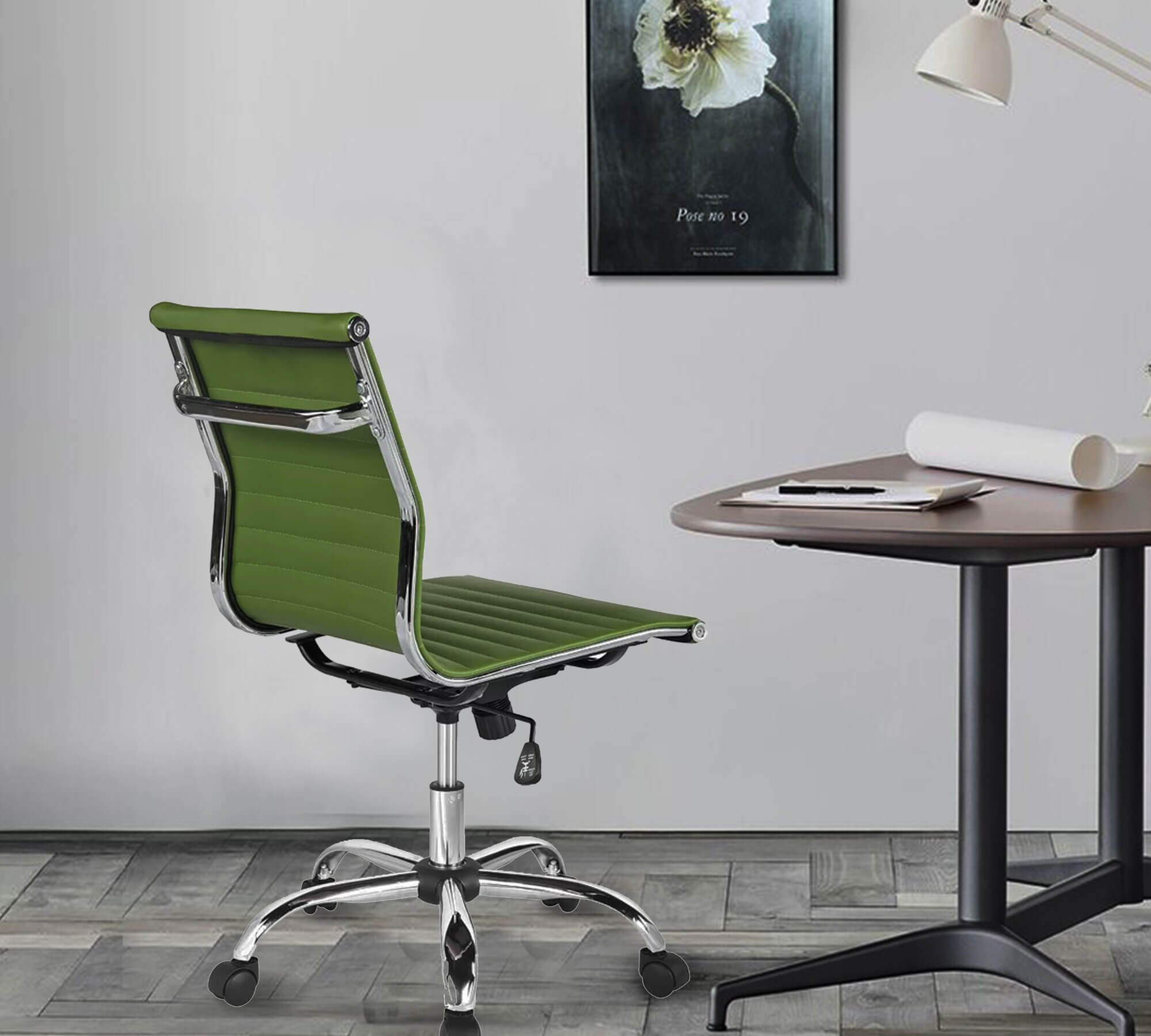 क्रोम बेस के साथ मध्यम बैक ऑफिस एग्जीक्यूटिव चेयर