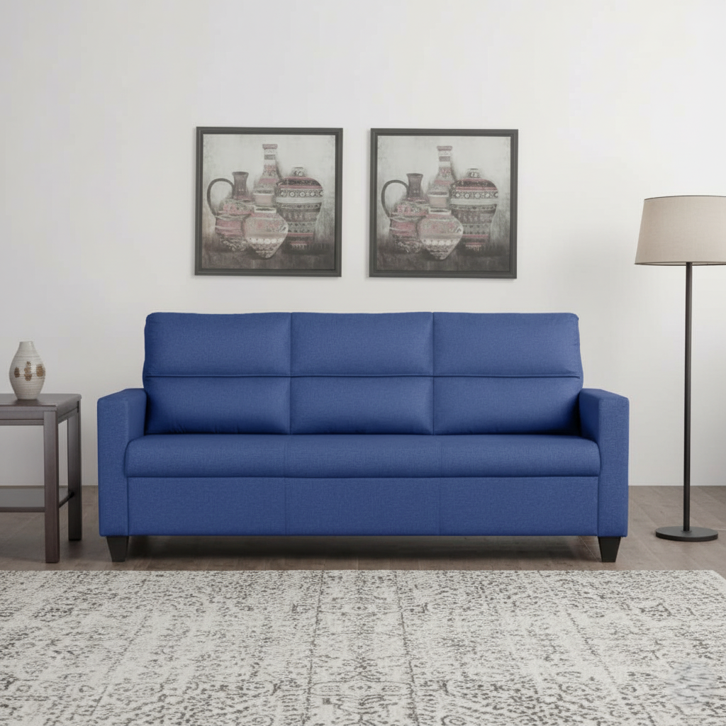 ठोस लकड़ी के फ्रेम और सीट कुशन में बहु-घनत्व फोम के साथ तीन सीटों वाला फैब्रिक सोफा