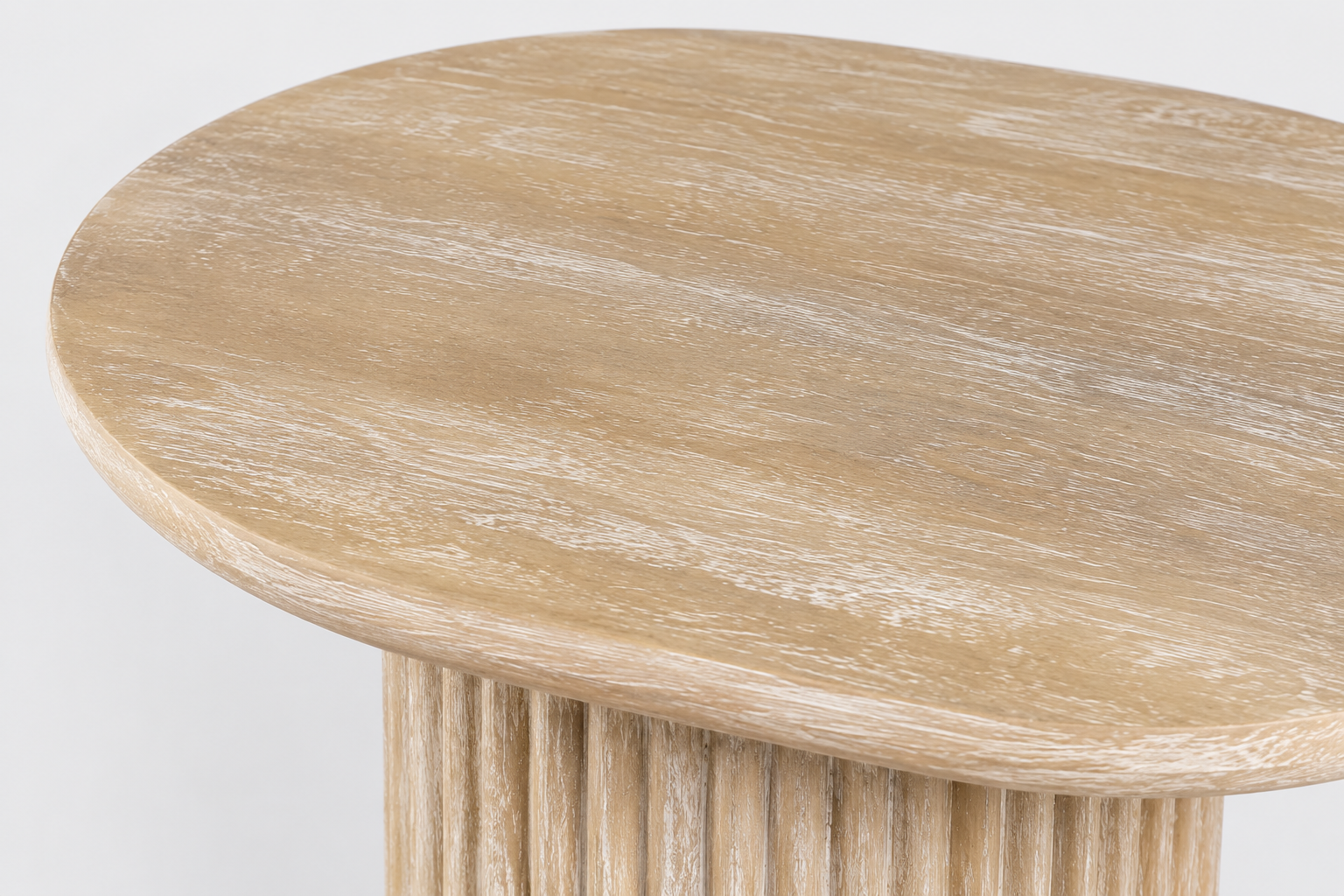 Pine Wood Round Bedside Table with Fluted Pedestal Base, Modern Scandinavian Accent End Table for Bedroom, Living Room & Lounge
