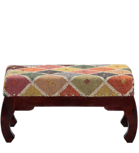 ठोस लकड़ी के फ्रेम वाला बहुरंगी ओटोमन फुटस्टूल