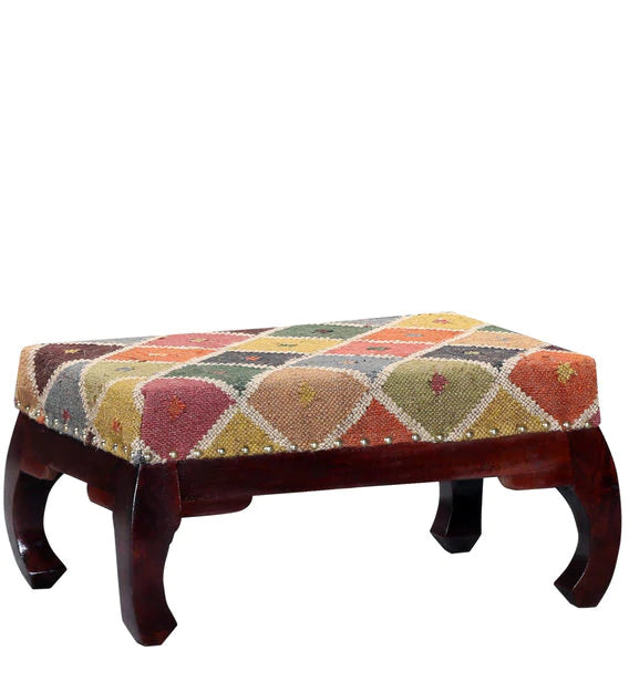 ठोस लकड़ी के फ्रेम वाला बहुरंगी ओटोमन फुटस्टूल