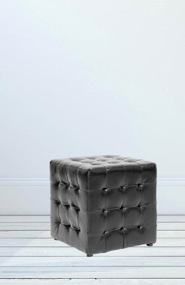 ठोस लकड़ी के फ्रेम वाला लेदरेट ओटोमन