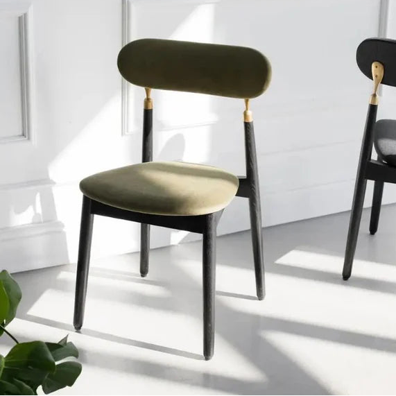 घर के लिए आधुनिक डाइनिंग चेयर - डाइनिंग रूम के लिए बिल्कुल सही, स्टेनलेस स्टील के पैरों के साथ प्रीमियम लेदरेट अपहोल्स्ट्री