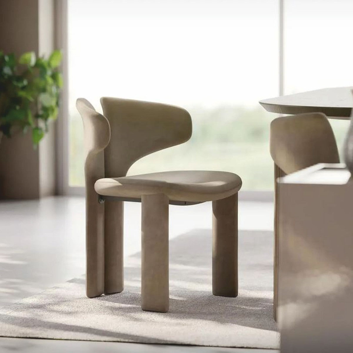 বাড়ির জন্য আধুনিক ডাইনিং চেয়ার - ডাইনিং রুমের জন্য উপযুক্ত স্টেইনলেস স্টিলের পা সহ প্রিমিয়াম লেদারেট আপহোলস্ট্রী