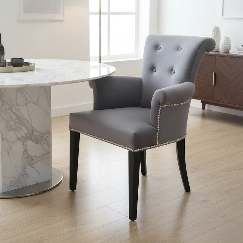 বাড়ির জন্য আধুনিক ডাইনিং চেয়ার - ডাইনিং রুমের জন্য উপযুক্ত স্টেইনলেস স্টিলের পা সহ প্রিমিয়াম লেদারেট আপহোলস্ট্রী