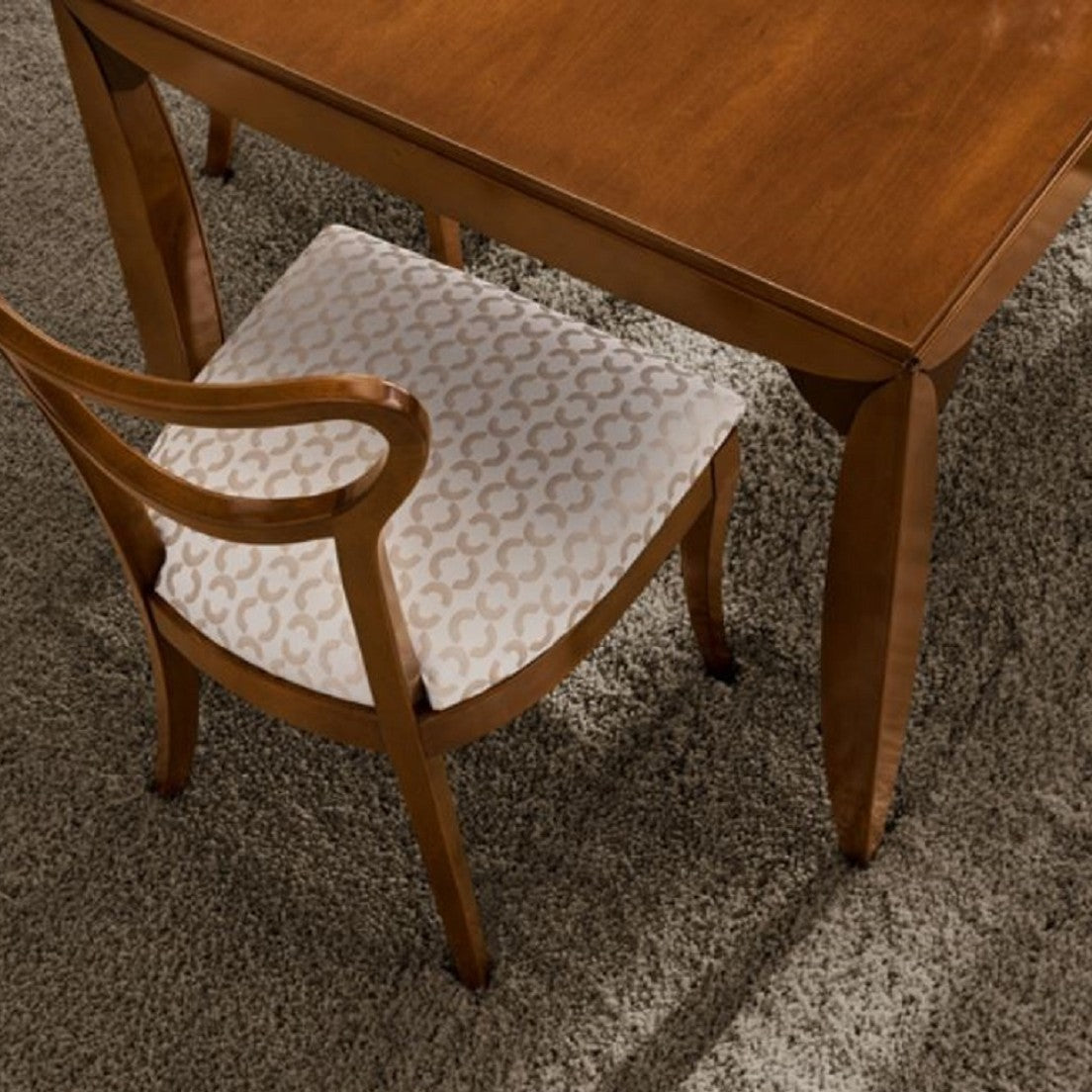 घर के लिए आधुनिक डाइनिंग चेयर - डाइनिंग रूम के लिए बिल्कुल सही, स्टेनलेस स्टील के पैरों के साथ प्रीमियम लेदरेट अपहोल्स्ट्री