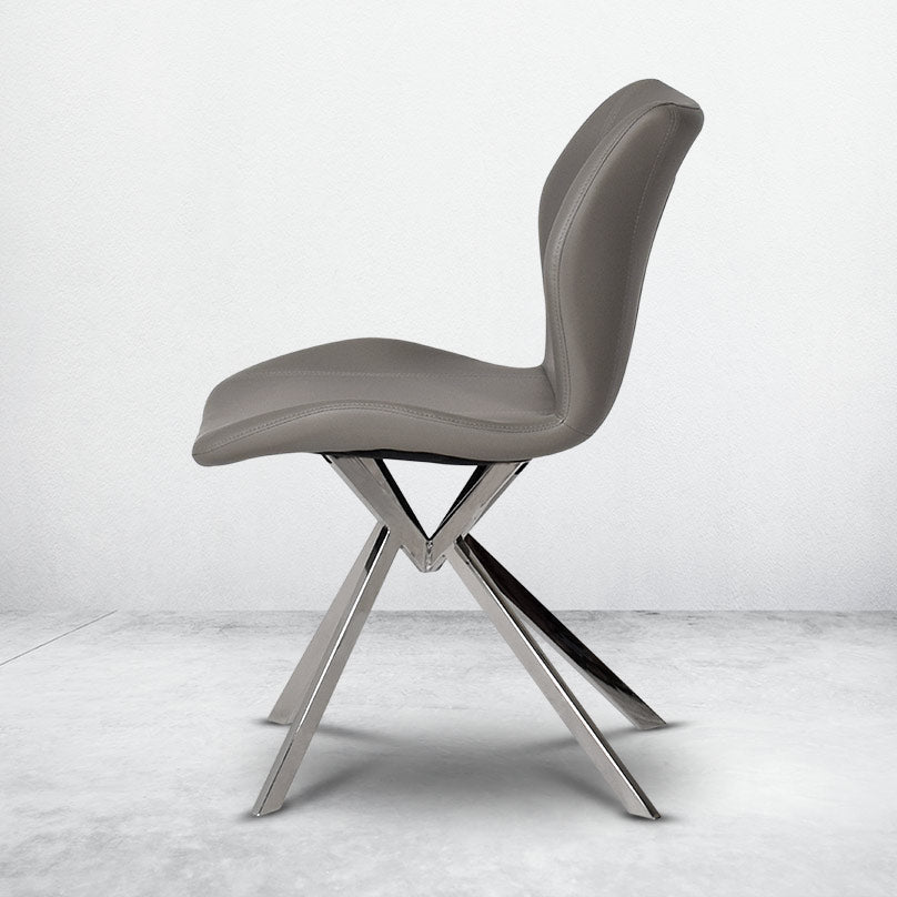 বাড়ির জন্য আধুনিক ডাইনিং চেয়ার - ডাইনিং রুমের জন্য উপযুক্ত স্টেইনলেস স্টিলের পা সহ প্রিমিয়াম লেদারেট আপহোলস্ট্রী