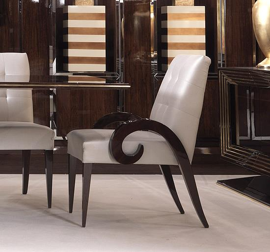 বাড়ির জন্য আধুনিক ডাইনিং চেয়ার - ডাইনিং রুমের জন্য উপযুক্ত স্টেইনলেস স্টিলের পা সহ প্রিমিয়াম লেদারেট আপহোলস্ট্রী