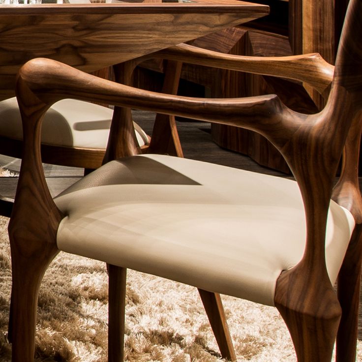 বাড়ির জন্য আধুনিক ডাইনিং চেয়ার - ডাইনিং রুমের জন্য উপযুক্ত স্টেইনলেস স্টিলের পা সহ প্রিমিয়াম লেদারেট আপহোলস্ট্রী