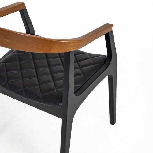 घर के लिए आधुनिक डाइनिंग चेयर - डाइनिंग रूम के लिए बिल्कुल सही, स्टेनलेस स्टील के पैरों के साथ प्रीमियम लेदरेट अपहोल्स्ट्री