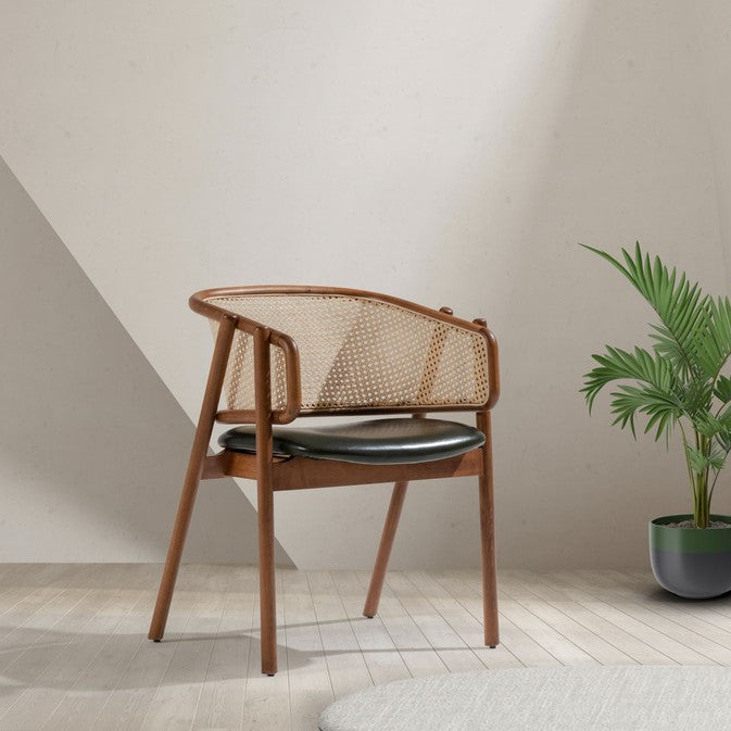 বাড়ির জন্য আধুনিক ডাইনিং চেয়ার - ডাইনিং রুমের জন্য উপযুক্ত স্টেইনলেস স্টিলের পা সহ প্রিমিয়াম লেদারেট আপহোলস্ট্রী