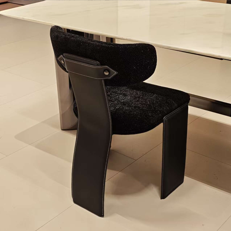 বাড়ির জন্য আধুনিক ডাইনিং চেয়ার - ডাইনিং রুমের জন্য উপযুক্ত স্টেইনলেস স্টিলের পা সহ প্রিমিয়াম লেদারেট আপহোলস্ট্রী