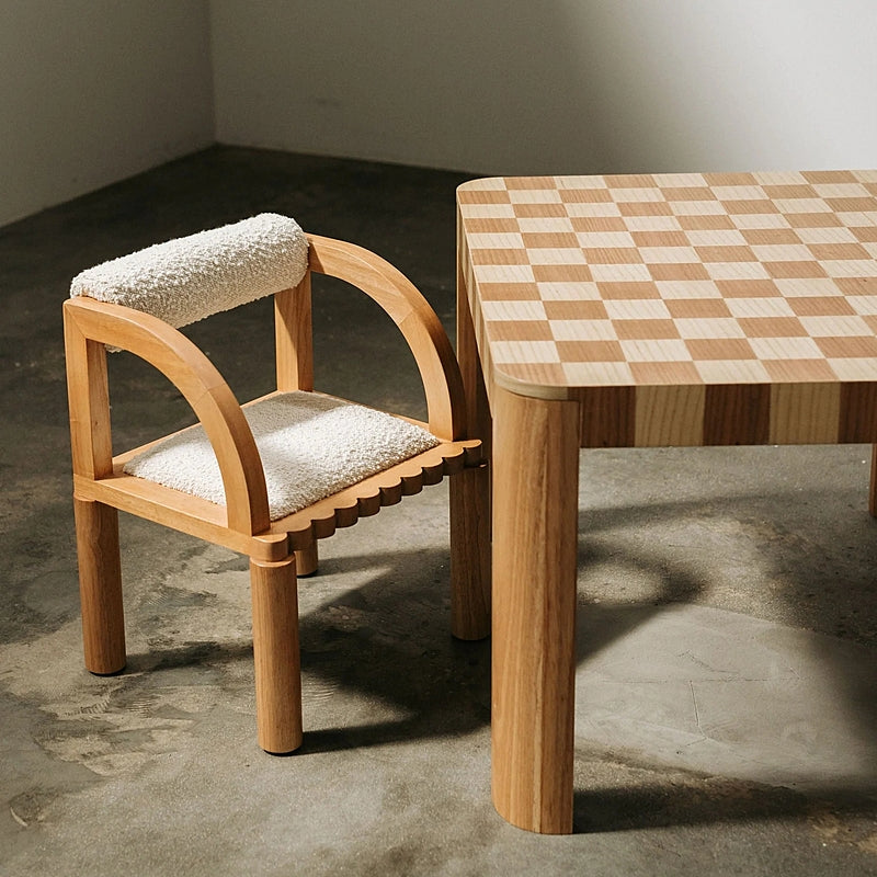 বাড়ির জন্য আধুনিক ডাইনিং চেয়ার - ডাইনিং রুমের জন্য উপযুক্ত স্টেইনলেস স্টিলের পা সহ প্রিমিয়াম লেদারেট আপহোলস্ট্রী