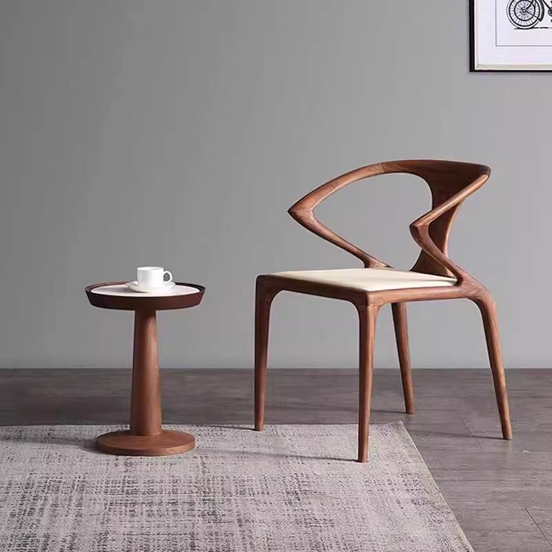 বাড়ির জন্য আধুনিক ডাইনিং চেয়ার - ডাইনিং রুমের জন্য উপযুক্ত স্টেইনলেস স্টিলের পা সহ প্রিমিয়াম লেদারেট আপহোলস্ট্রী