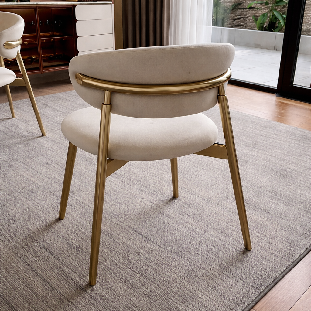 বাড়ির জন্য আধুনিক ডাইনিং চেয়ার - ডাইনিং রুমের জন্য উপযুক্ত স্টেইনলেস স্টিলের পা সহ প্রিমিয়াম লেদারেট আপহোলস্ট্রী