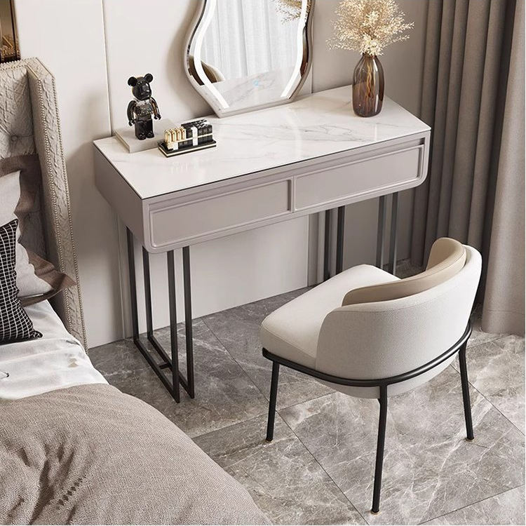 घर के लिए आधुनिक डाइनिंग चेयर - डाइनिंग रूम के लिए बिल्कुल सही, स्टेनलेस स्टील के पैरों के साथ प्रीमियम लेदरेट अपहोल्स्ट्री