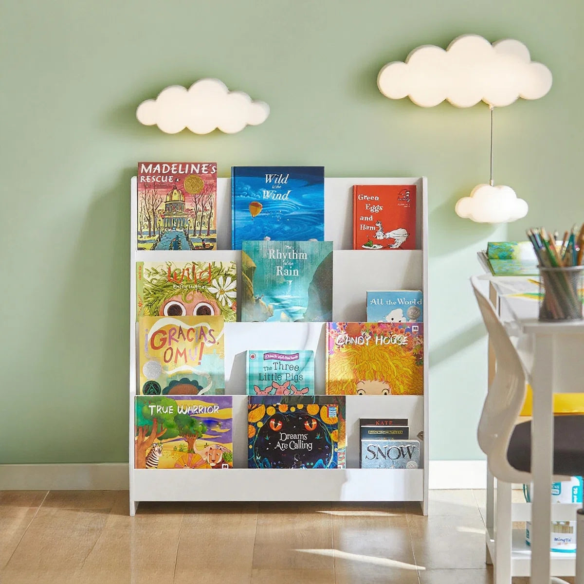 Modern White Kids Bookcase with Tiered Front-Facing Shelves – Wooden Children’s Book Display Rack for Bedroom, Nursery and Reading Corner