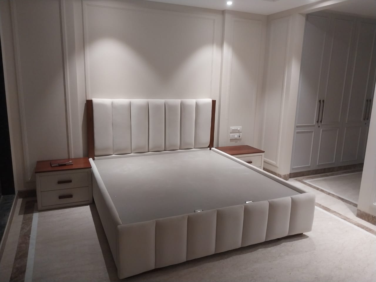 Luxury King Size Solid Wood Bed – Upholstered with Padded Tufted Headboard, Premium Quality & Elegant Design for Living Room