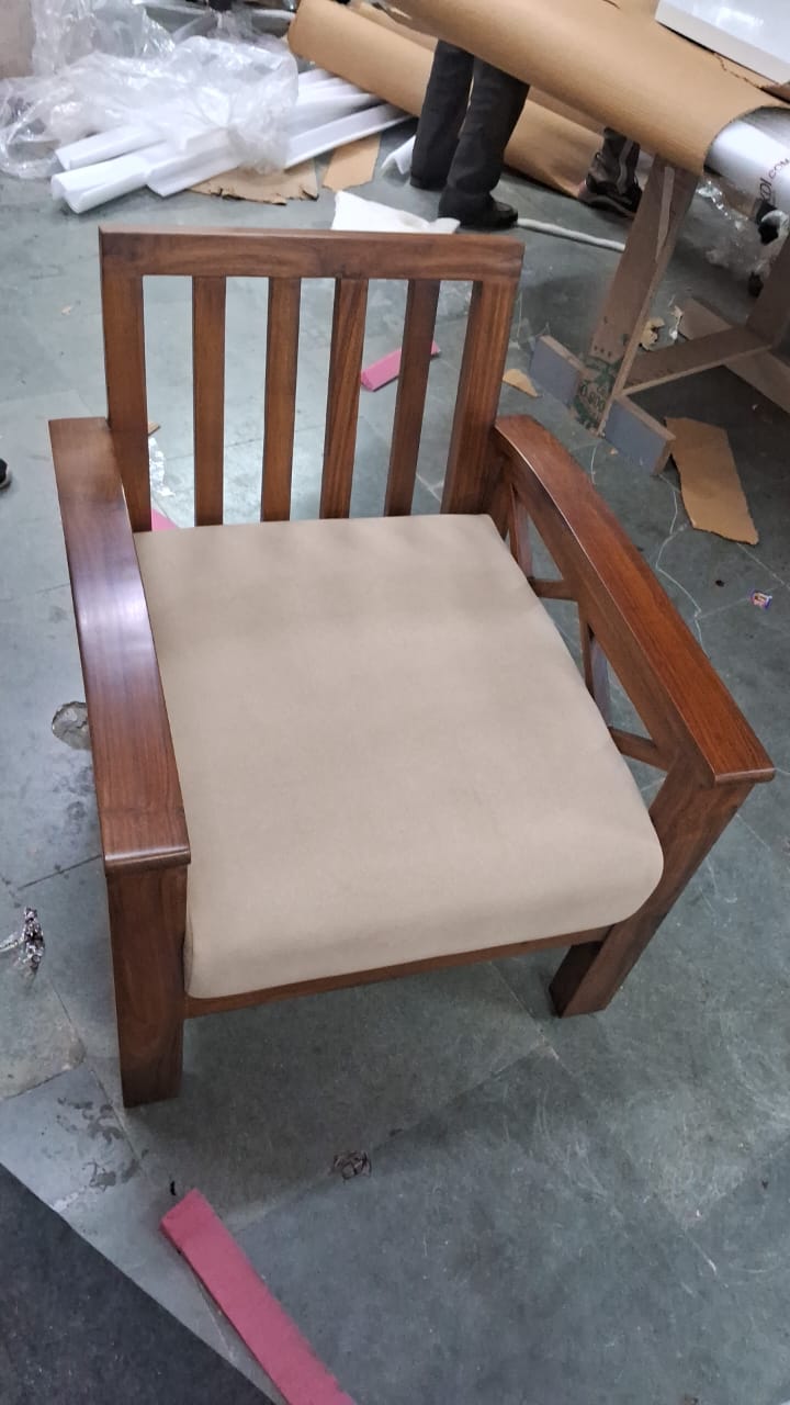 Indoor Handicraft Classic Look Wooden Lounge Chair