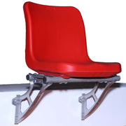 বালিশের উপরে আর্মরেস্ট সহ কাঠের হালকা নীল চেয়ার