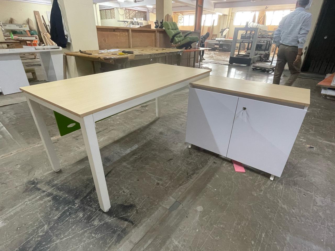 Director and Executive L Shape Office Table Made Particle Board with Side Unite & Metal Leg