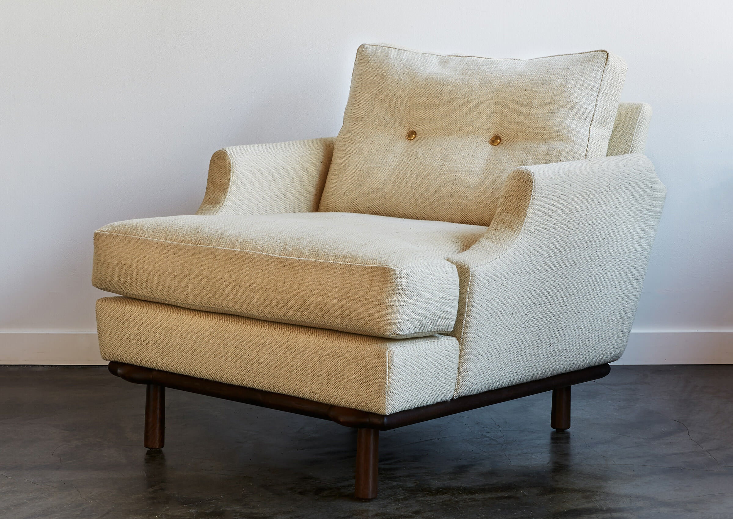 Lounge Chair For Home Furniture upholstered in Fabric Wide Arm Chair Modern and durable For Living Room or Bedroom - Off White