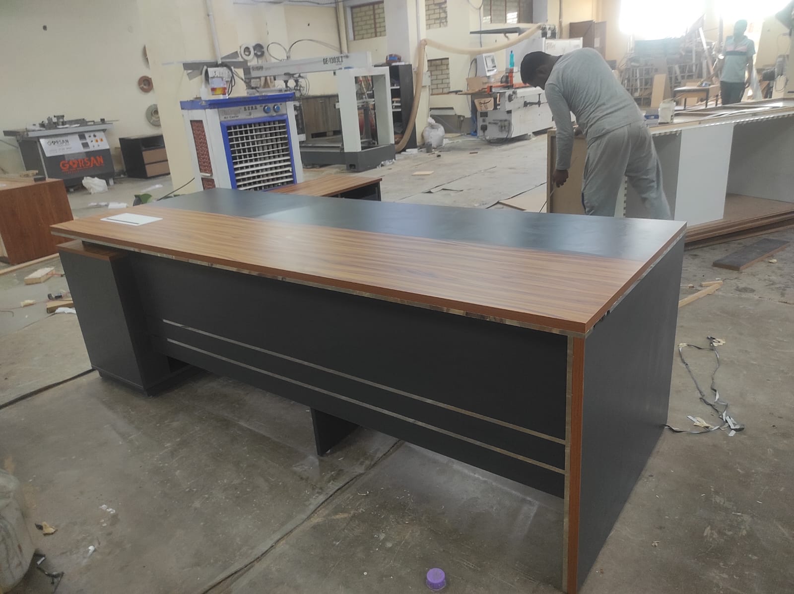 Director & Executive L-Shape Office Table Luxury Desk Made in MDF with Side Unit Drawer and Storage Wire Manager - Brown