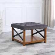 फ़ैब्रिक अपहोल्स्ट्री और लकड़ी के बेस में स्टोरेज के साथ ओटोमन