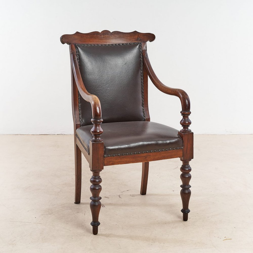 Elegant Solid Wood Dining Chair with Premium Leatherette Upholstery – Classic Home Furniture Accent