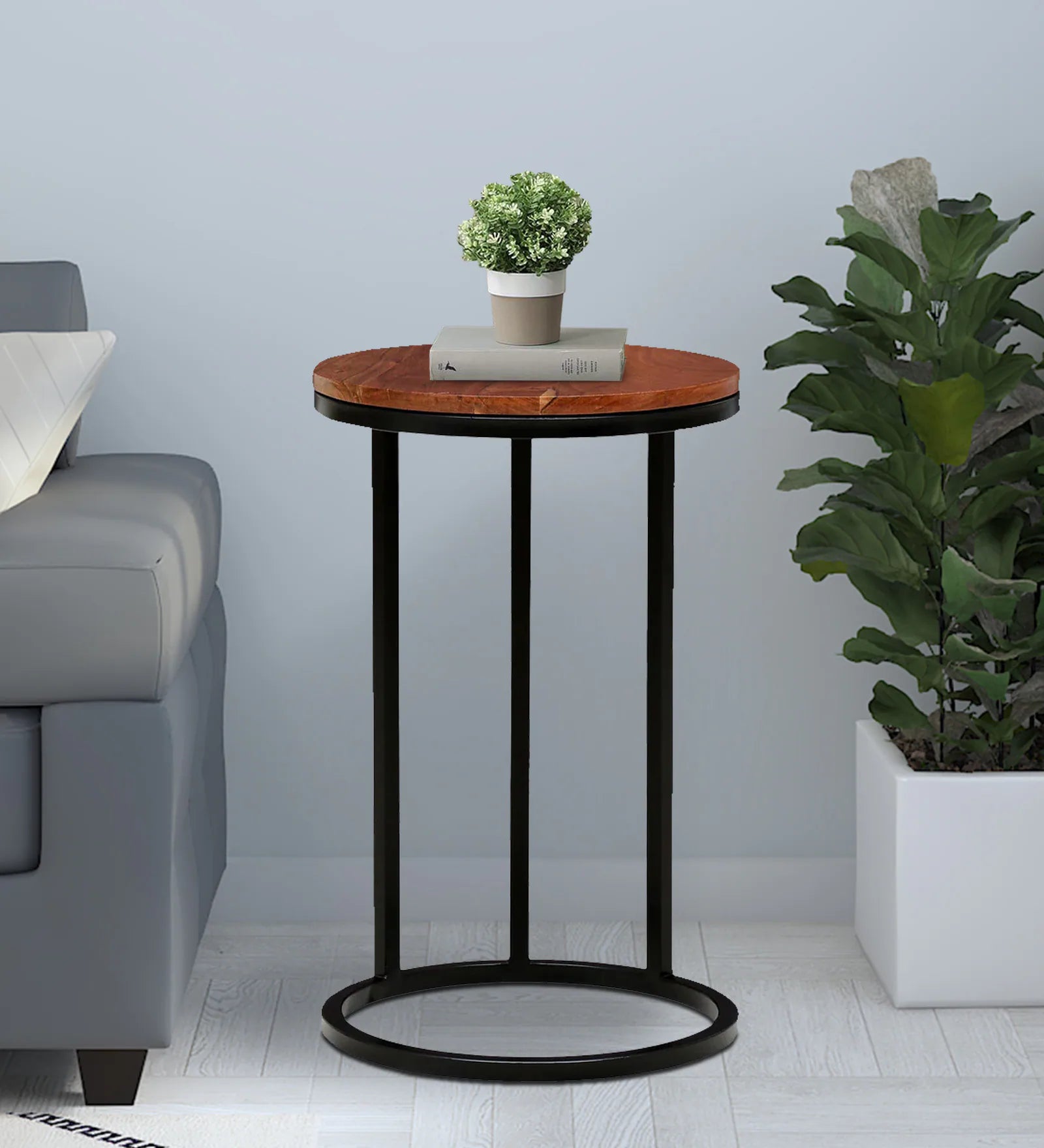 लकड़ी के टॉप और धातु के फ्रेम के साथ गोल साइड टेबल