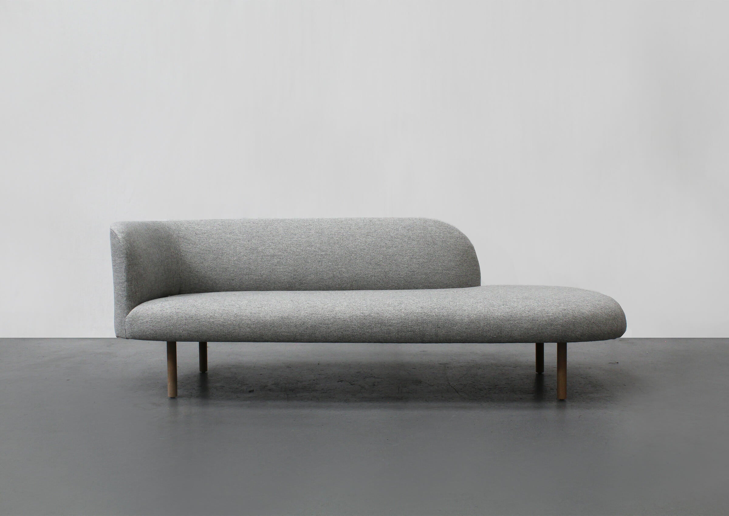 Long Lounge upholstered seat with a back Modern & Sofa Modern and durable Arm For Living Room or Bedroom - Grey