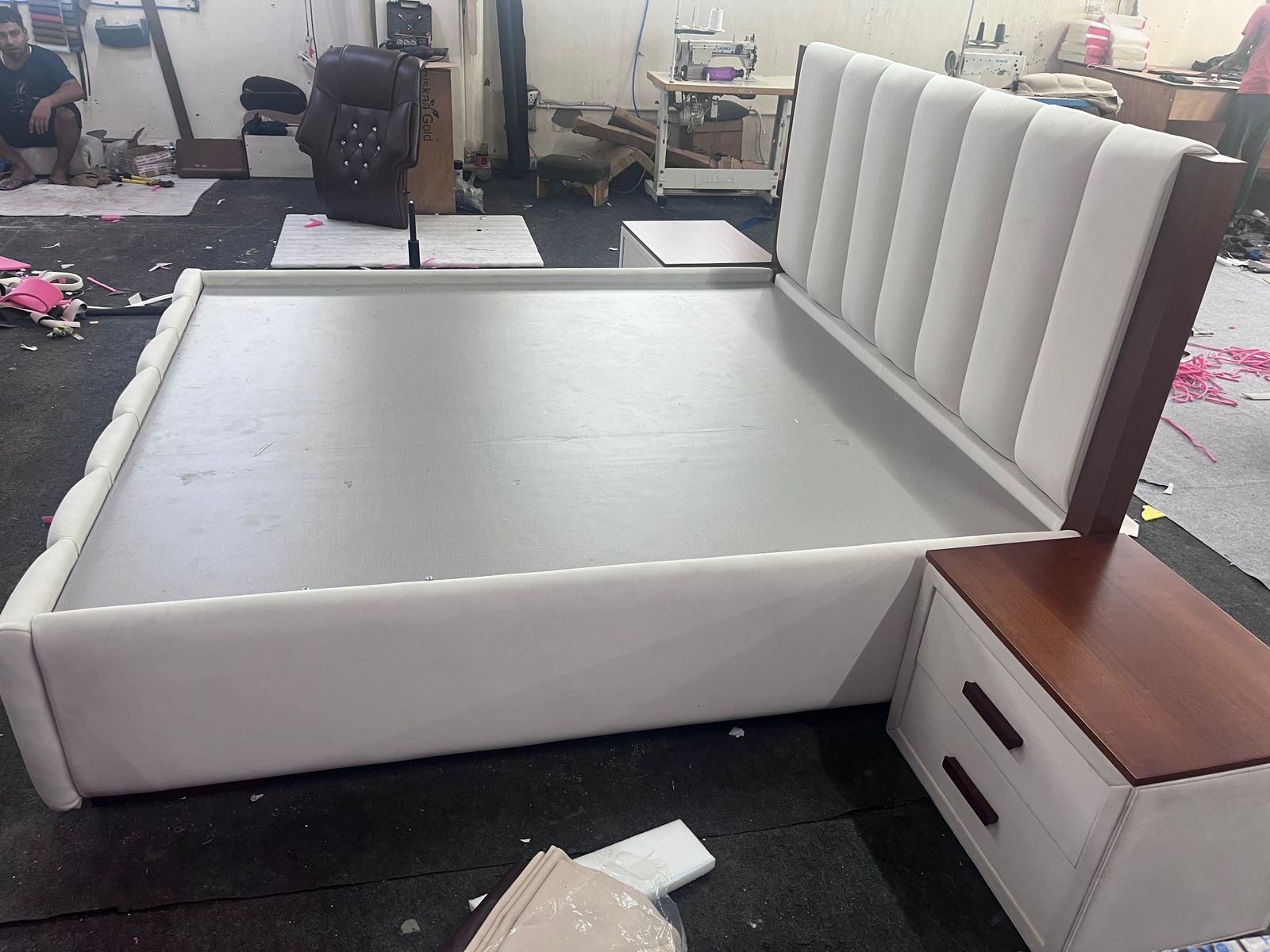 Luxury King Size Solid Wood Bed – Upholstered with Padded Tufted Headboard, Premium Quality & Elegant Design for Living Room