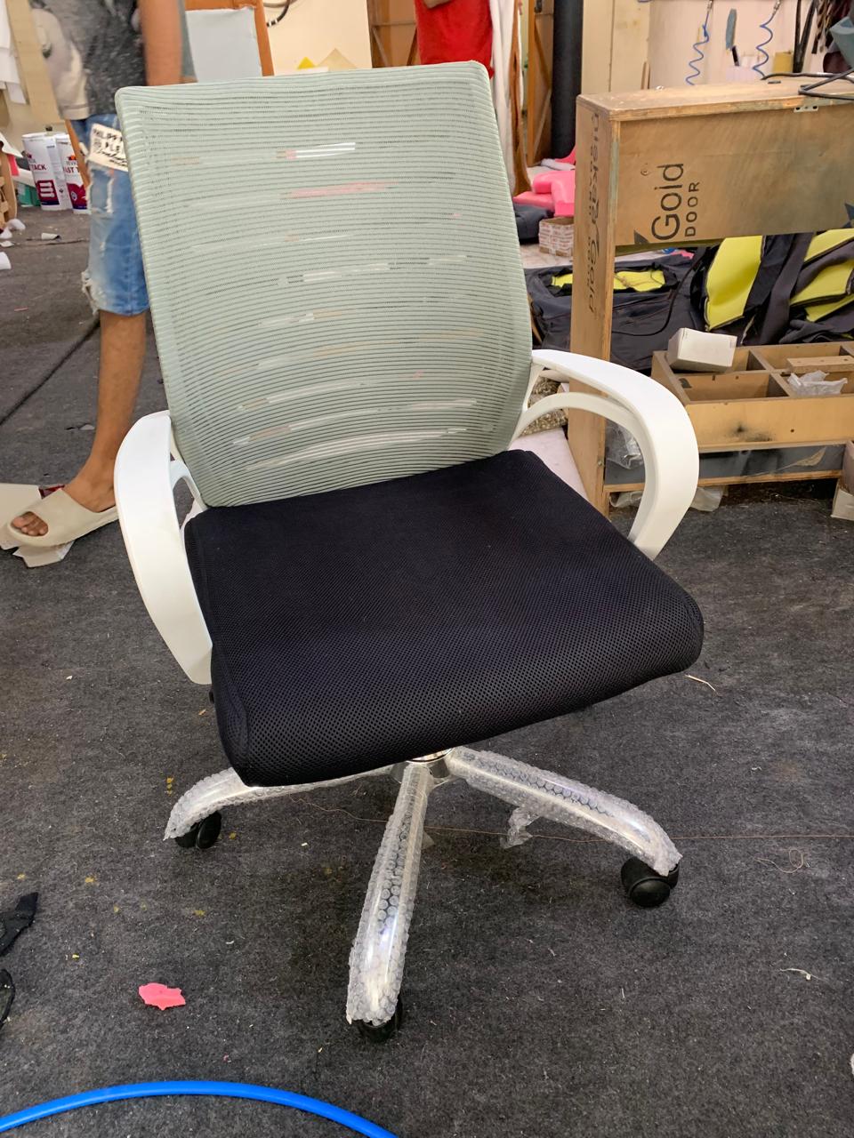 Medium Back Office Chair in Mesh