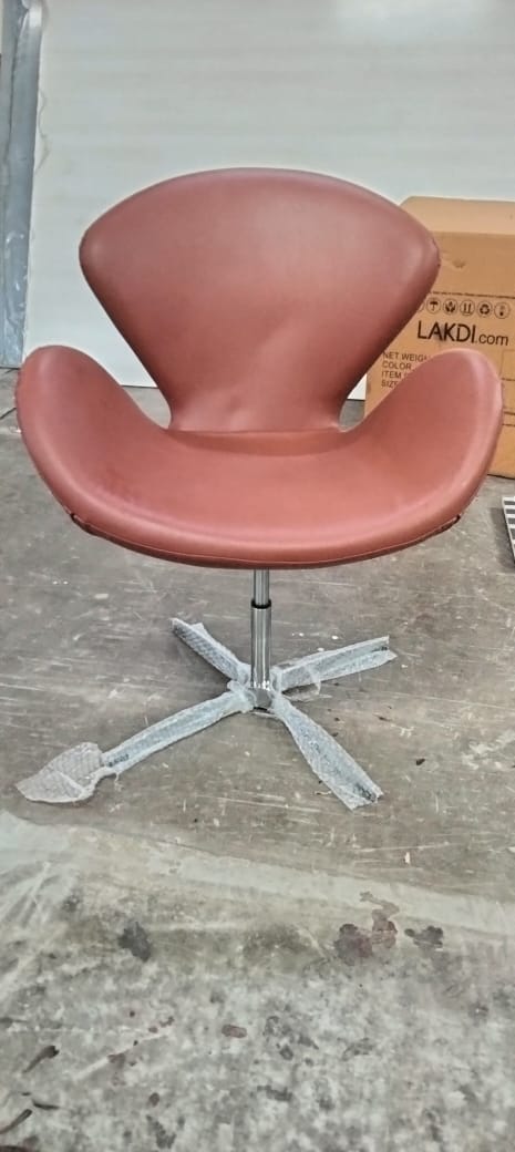 Swivel Lounge Chair in Metal Base