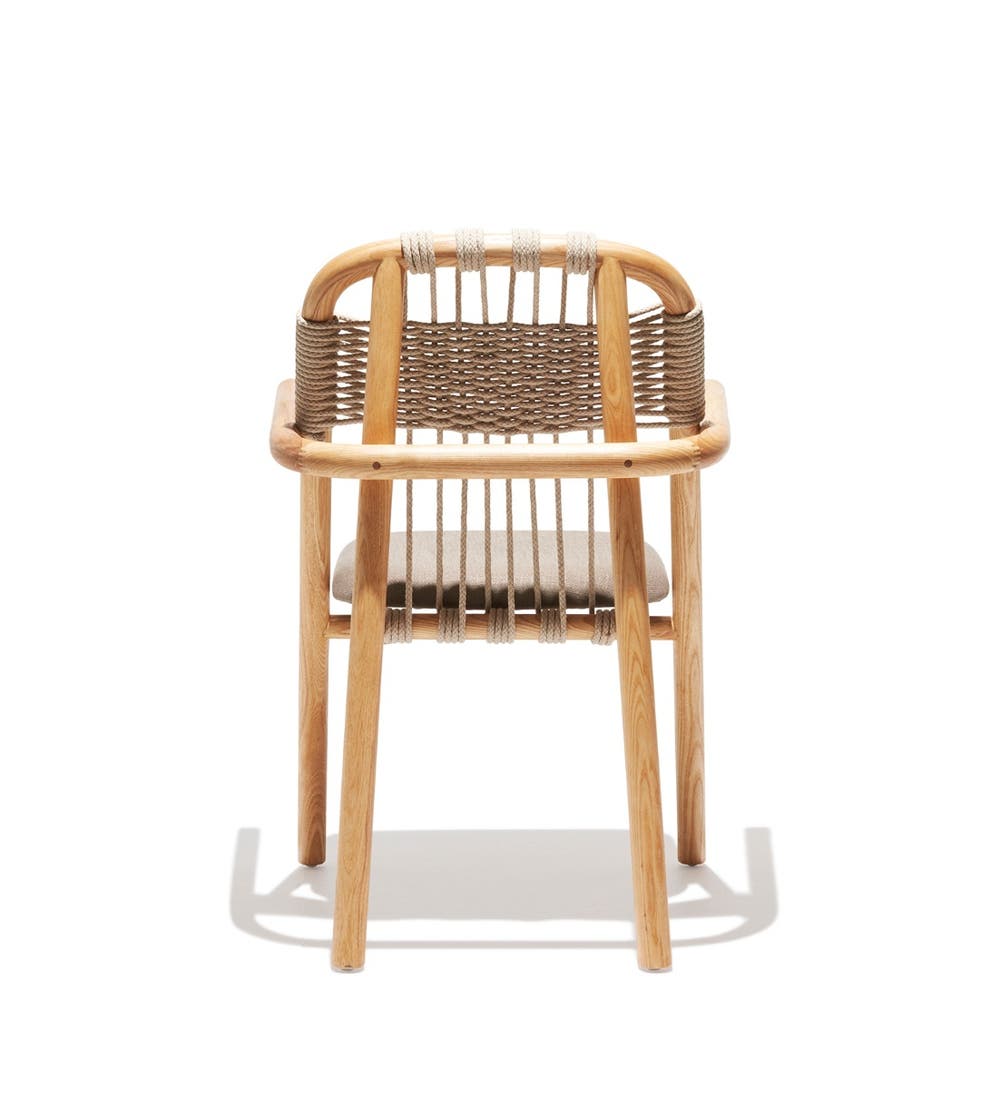 সলিড কাঠের ফ্রেম এবং বোনা ব্যাক ডিজাইন সহ প্রাকৃতিক লিনেন অ্যাকসেন্ট চেয়ার