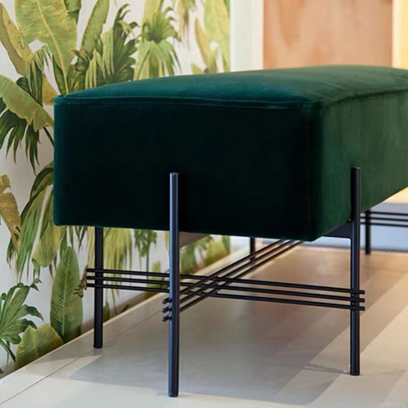 ফ্যাব্রিক আপহোলস্ট্রি এবং মেটাল বেসে অটোমান