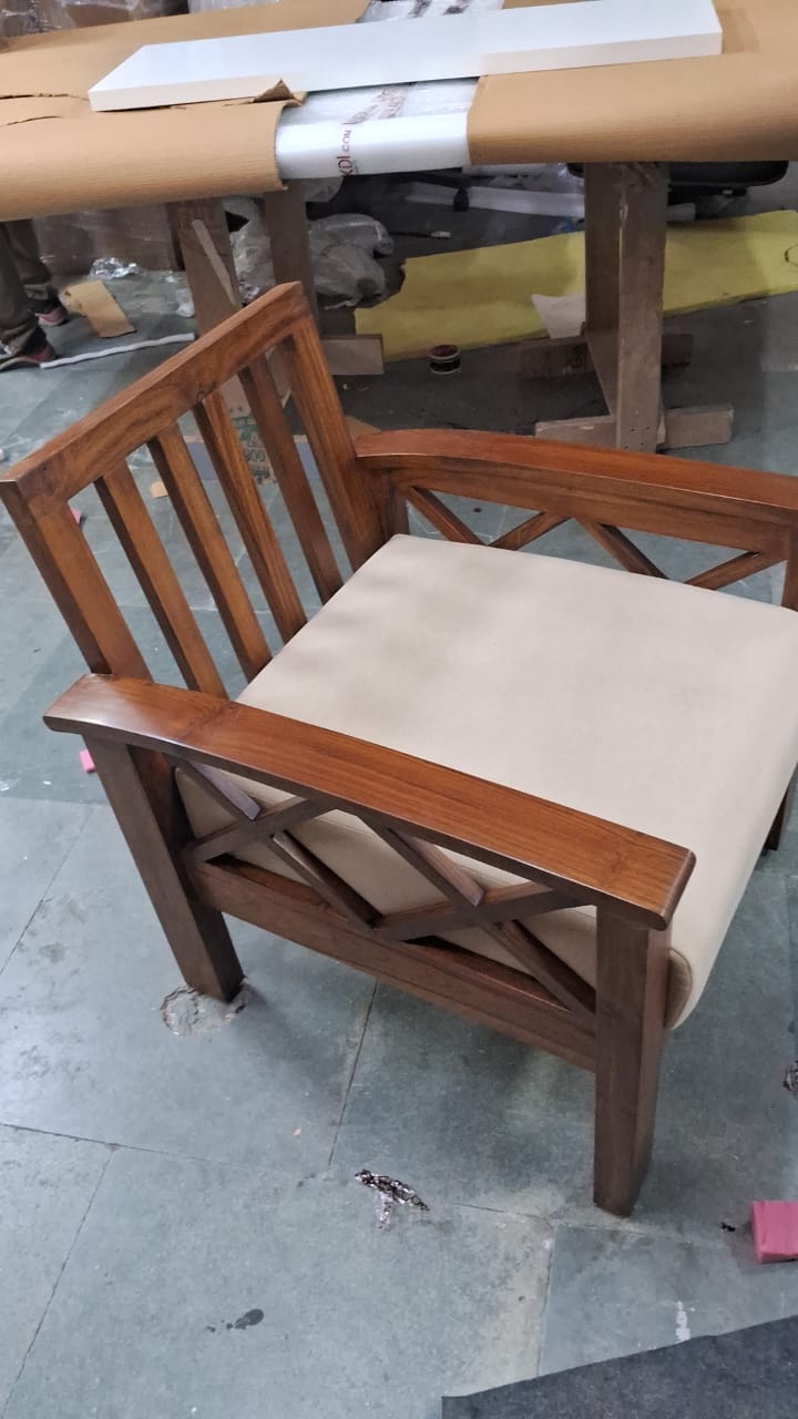 Indoor Handicraft Classic Look Wooden Lounge Chair